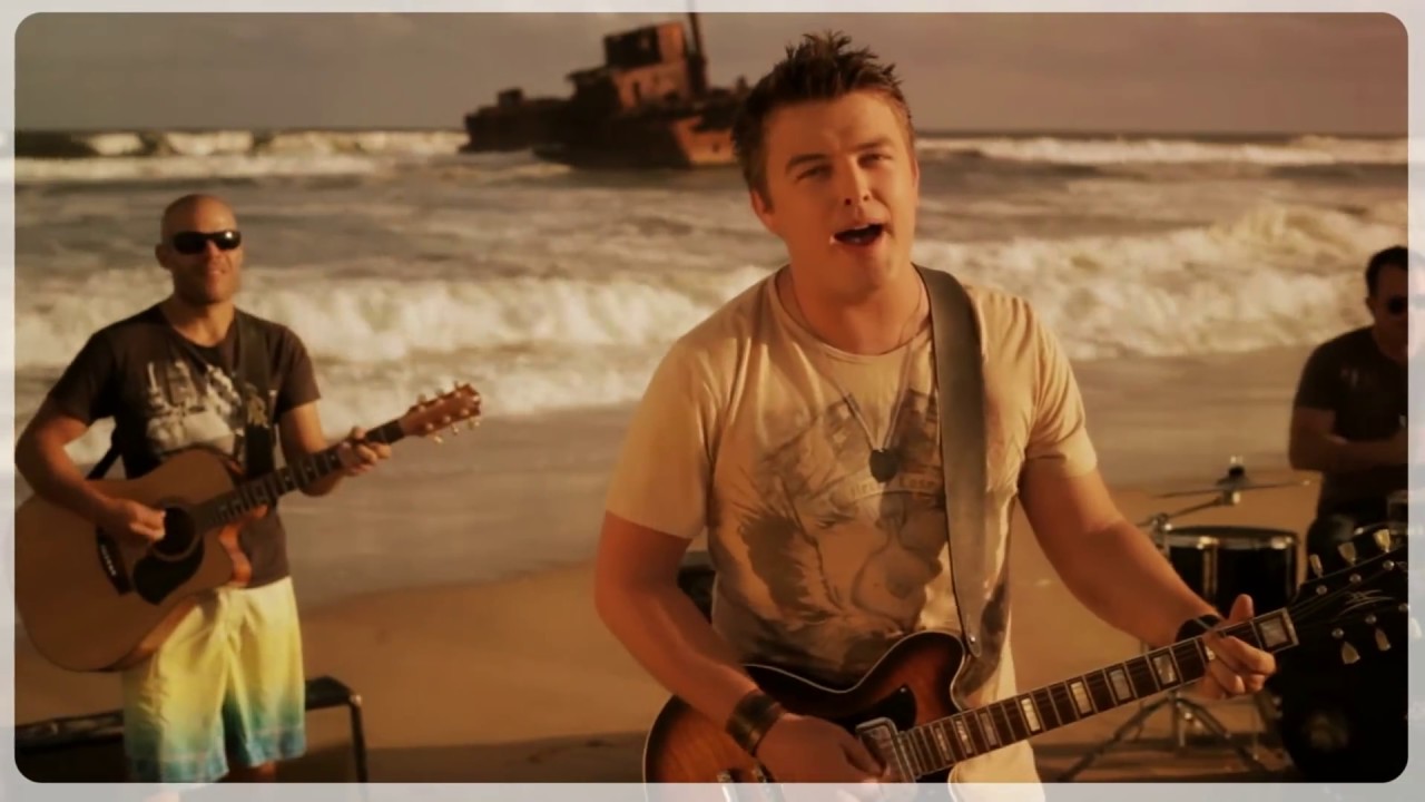 Travis Collins - Summer Love (Official Video)