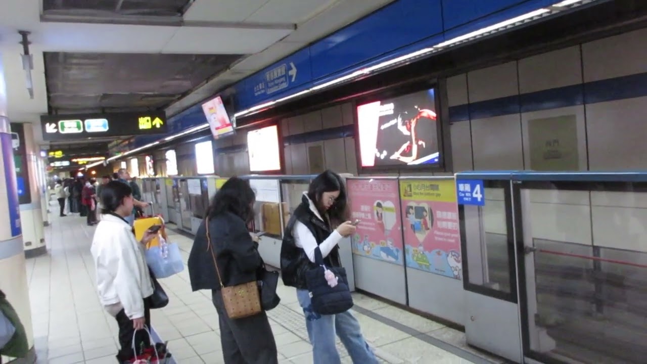 台北捷運341型改裝車往南港展覽館進入西門站