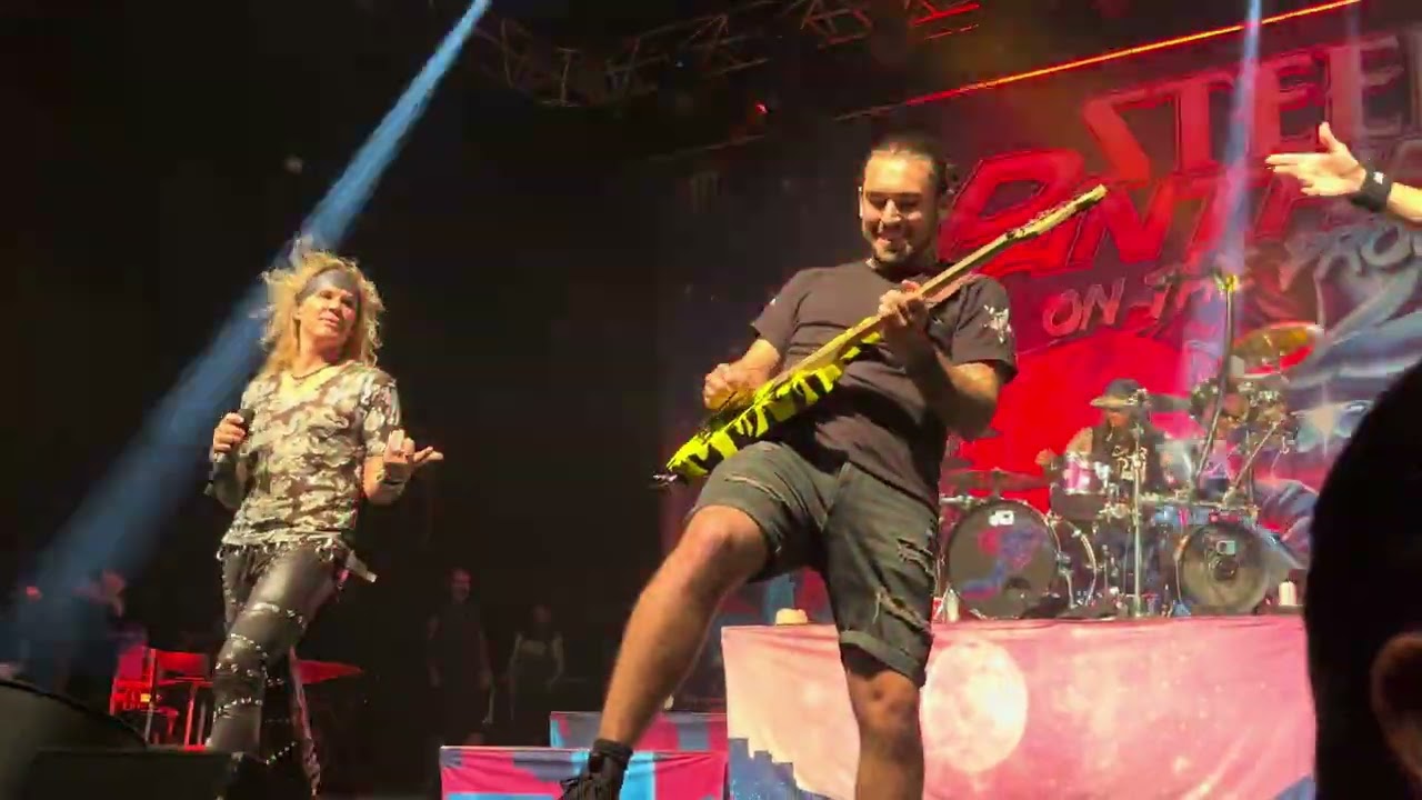 Steel Panther - Panama (Van Halen cover with a fan on stage) (Lyon, Le Transbordeur, 01/07/2024)
