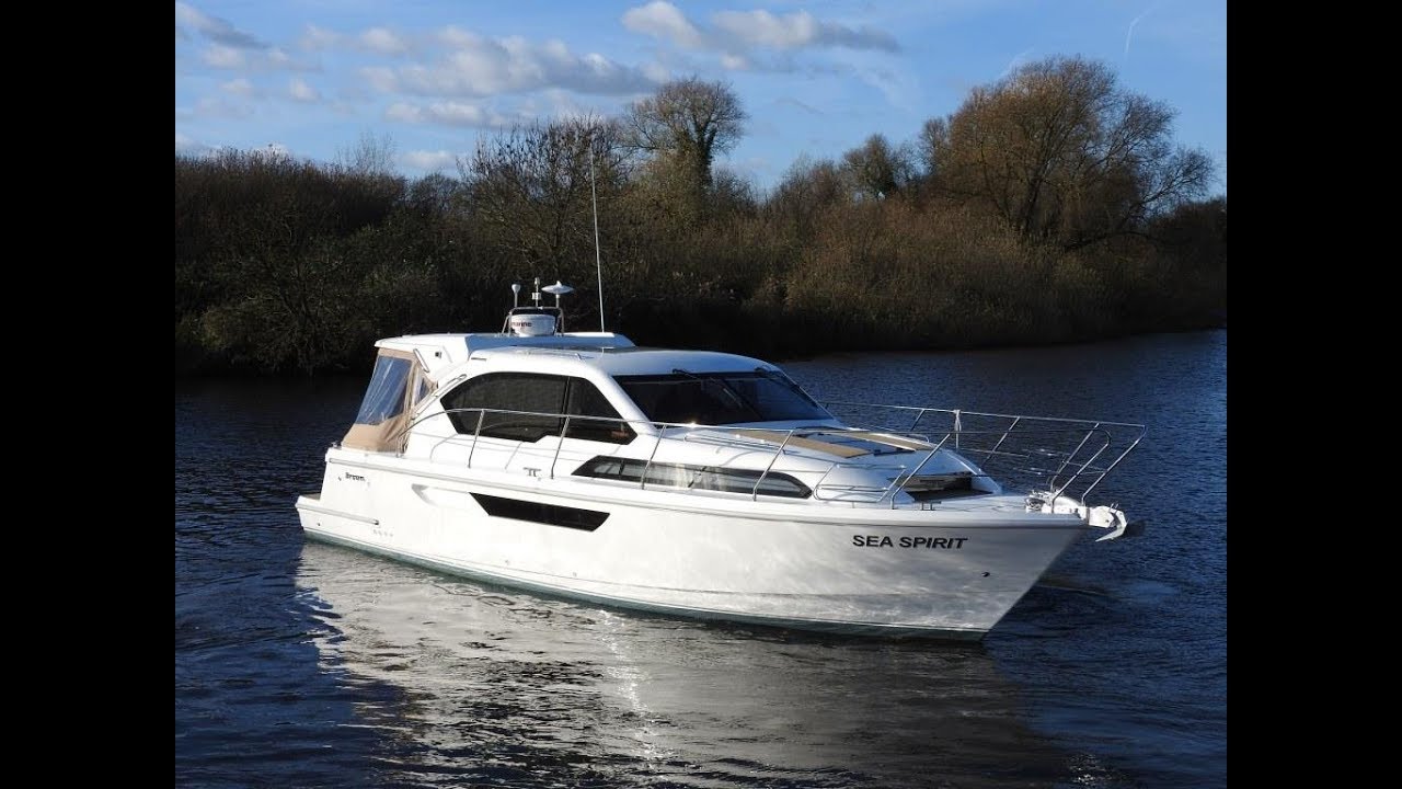 Broom 35 Coupe - stylish river cruiser