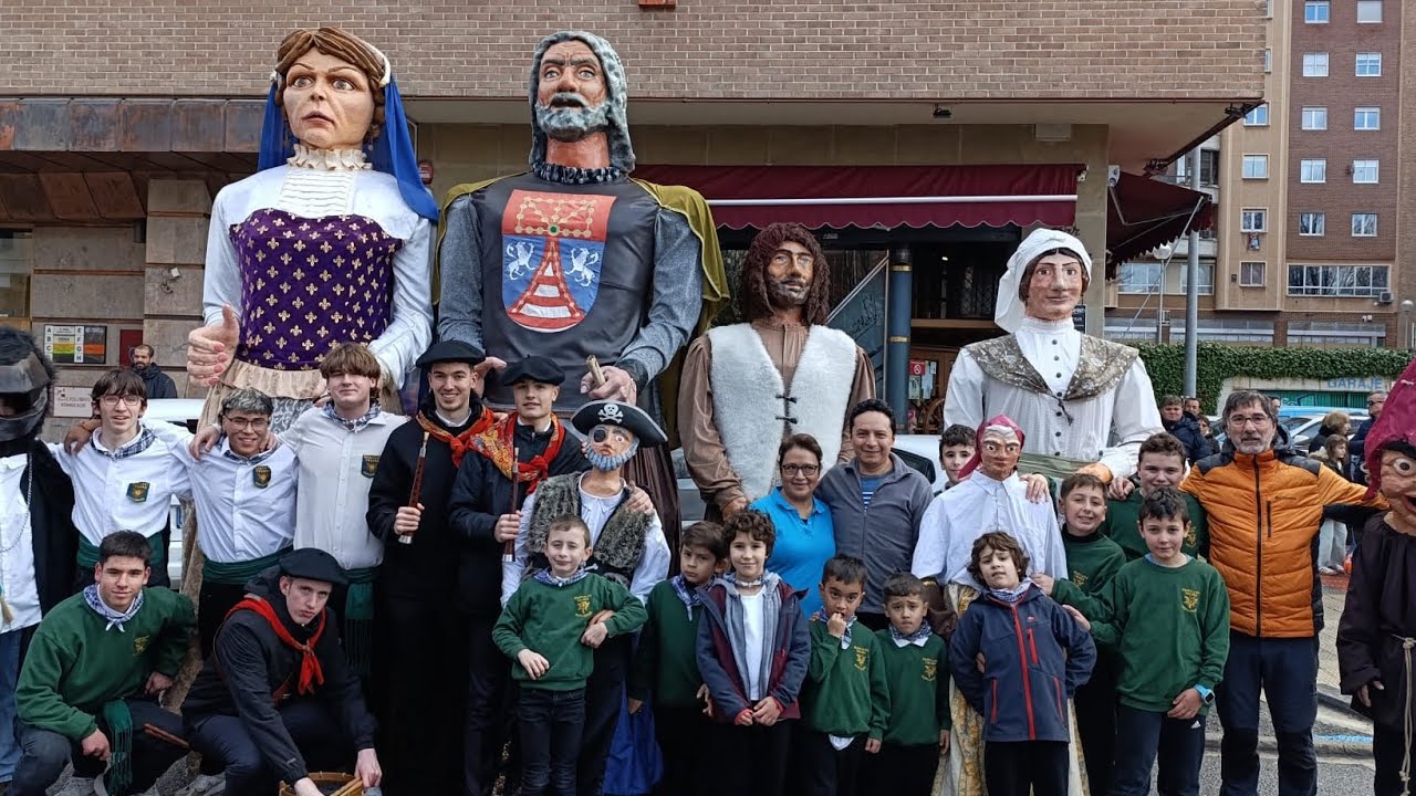 Vals Medianos y Txikis —— Comparsa de gigantes de Gartxot de Azpilagaña ———