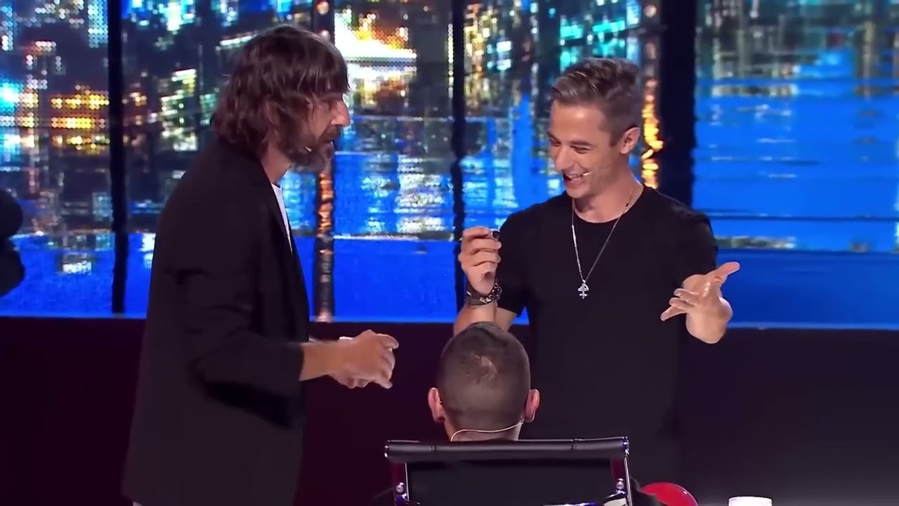 CARD Get Caught in SUNGLASSES on Spain's Got Talent!