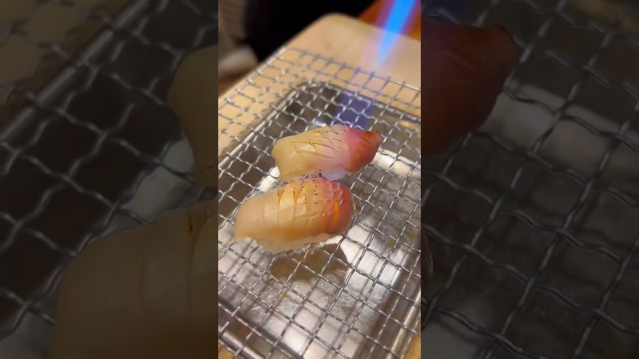 【Gonna Blowtorch This??】Hokkigai Surfclam, Seared #shorts #sushi #chefhiro #japan
