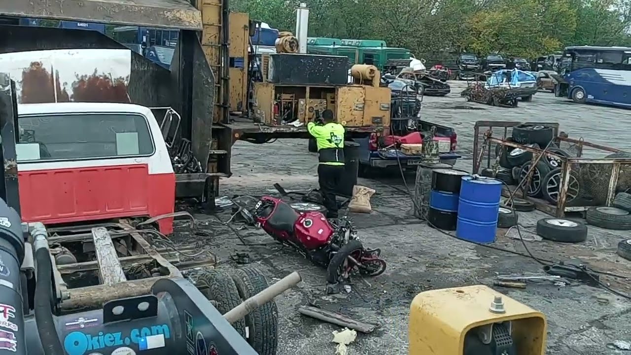 Street Sweeper gets Crushed 🤠👍