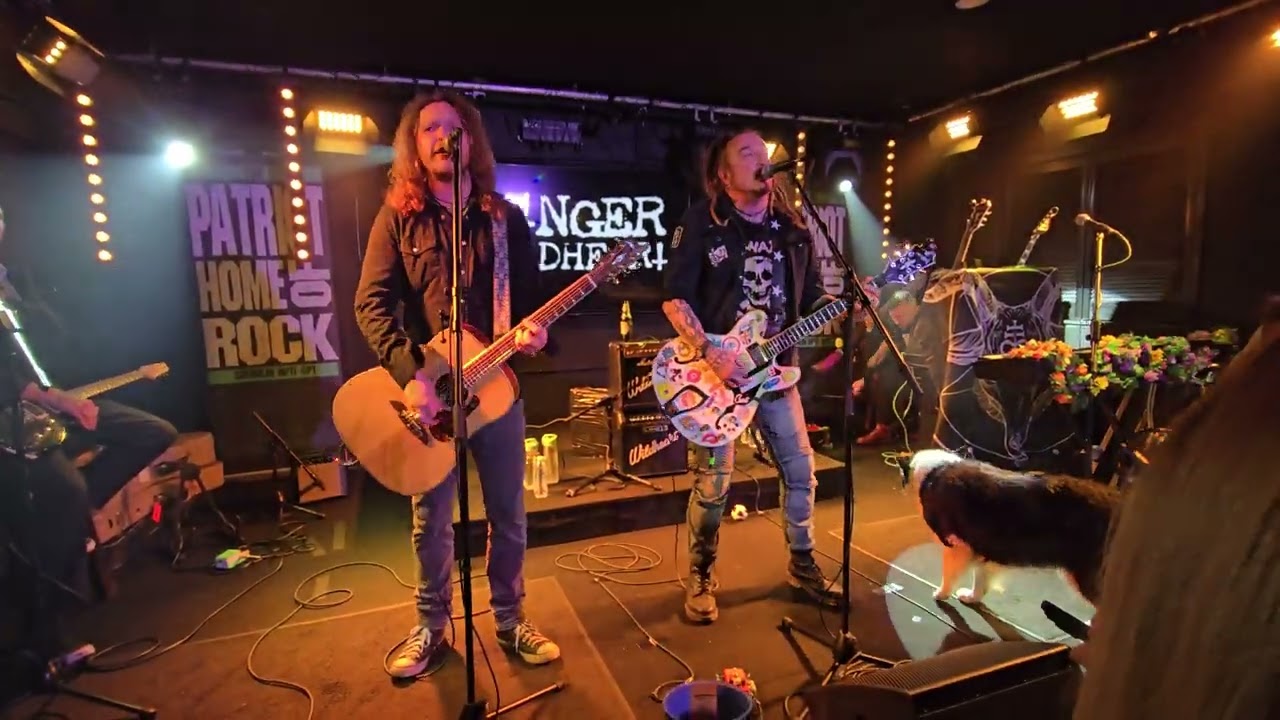 Ginger plays the Wildhearts- Caffeine Bomb.
