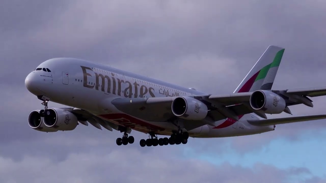 EMIRATES A380-861 (4K) A6-EOH NEW LIVERY