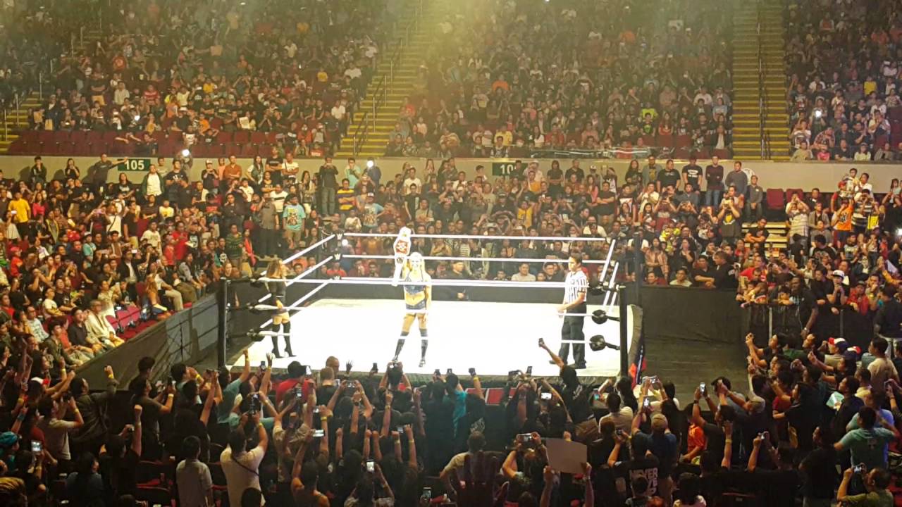 WWE Live in Manila - Charlotte vs Sasha Banks Entrance