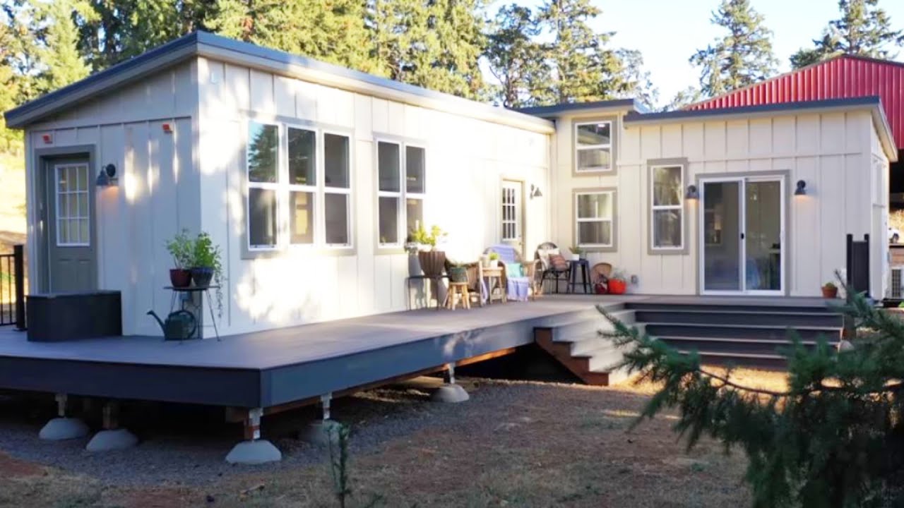 AMAZING MAN COMBINES 2 TINY HOMES TO CREATE THE PERFECT FAMILY HOME