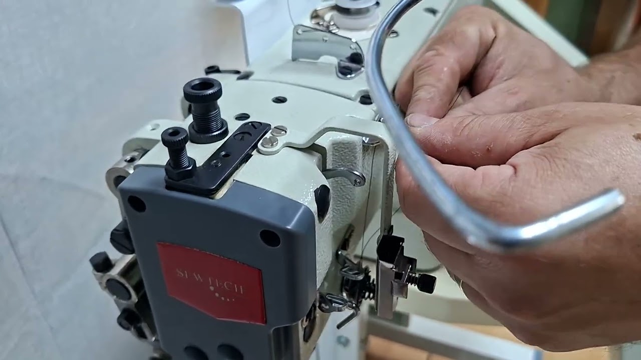 Sewtech SW-H-315DD Threading the needle