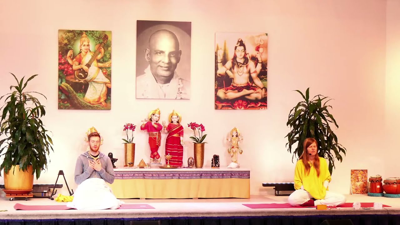 Yogastunde GELASSENHEIT mit AFFIRMATIONEN - Yoga Vidya Ashram Live - 9:15 Uhr 28.11.2021