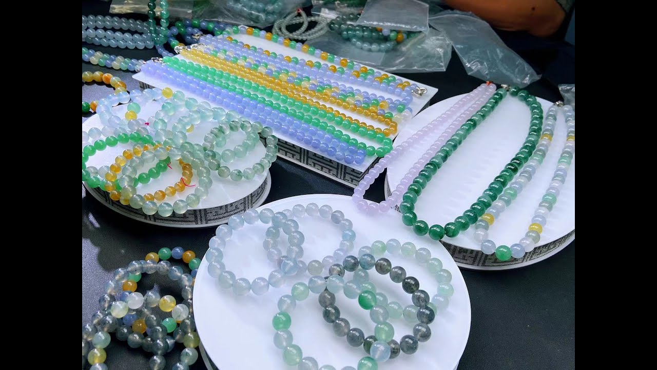 東南翡翠六年老店直播中，主播周周帶您砍價代購一手货源缅甸翡翠吊墜、挂件、戒面、項鍊等#jewelry#翡翠#翡翠直播#缅甸翡翠#翡翠手镯#墨翠#jade#宝石#賭石#翡翠原石#台灣#新加坡#馬來西亞