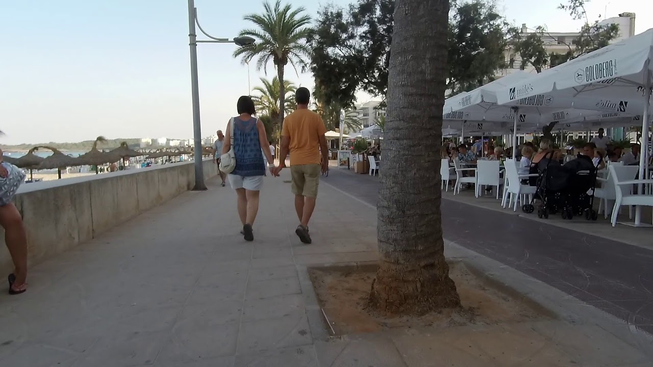 Evening stroll between Cala Bona and Cala Millor