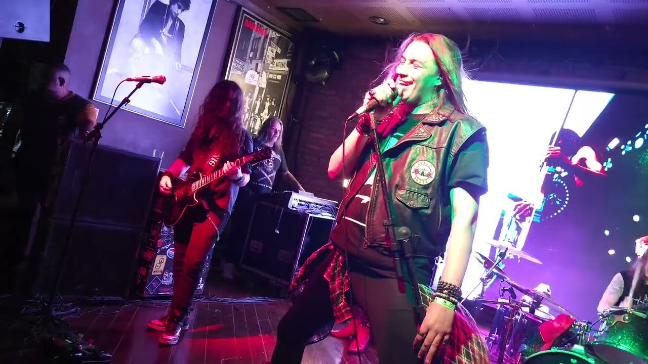 @useyorguns  @gunscover @viladioniso #guns #gunsnroses 