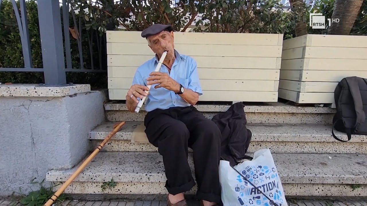 Melodia që 'buron' nga malet e veriut/ Bariu 85-vjeçar një jetë me instrumentin e tij | RTSH