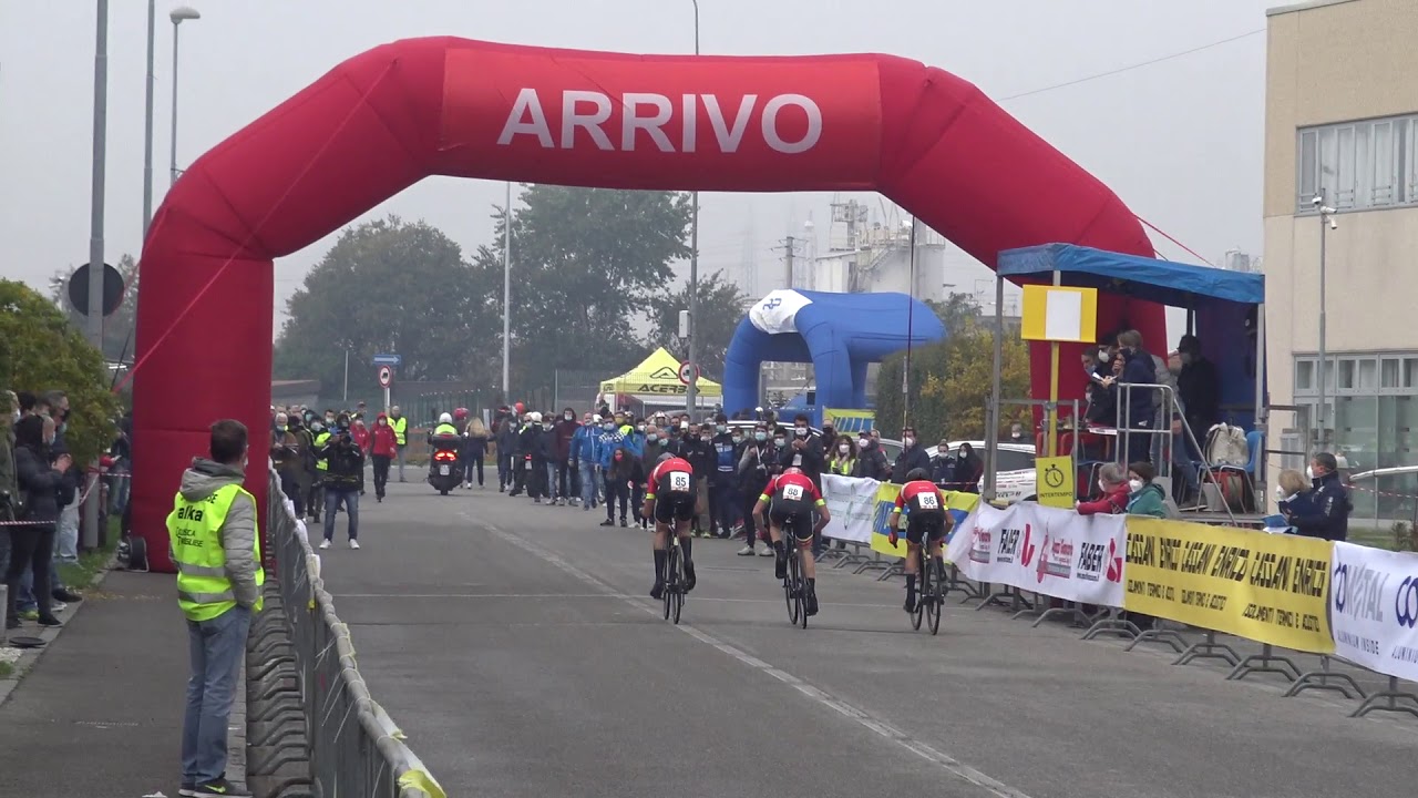 Vittoria dei varesini della Bustese Olonia al Campionato Italiano Cronosquadre Allievi di Treviglio