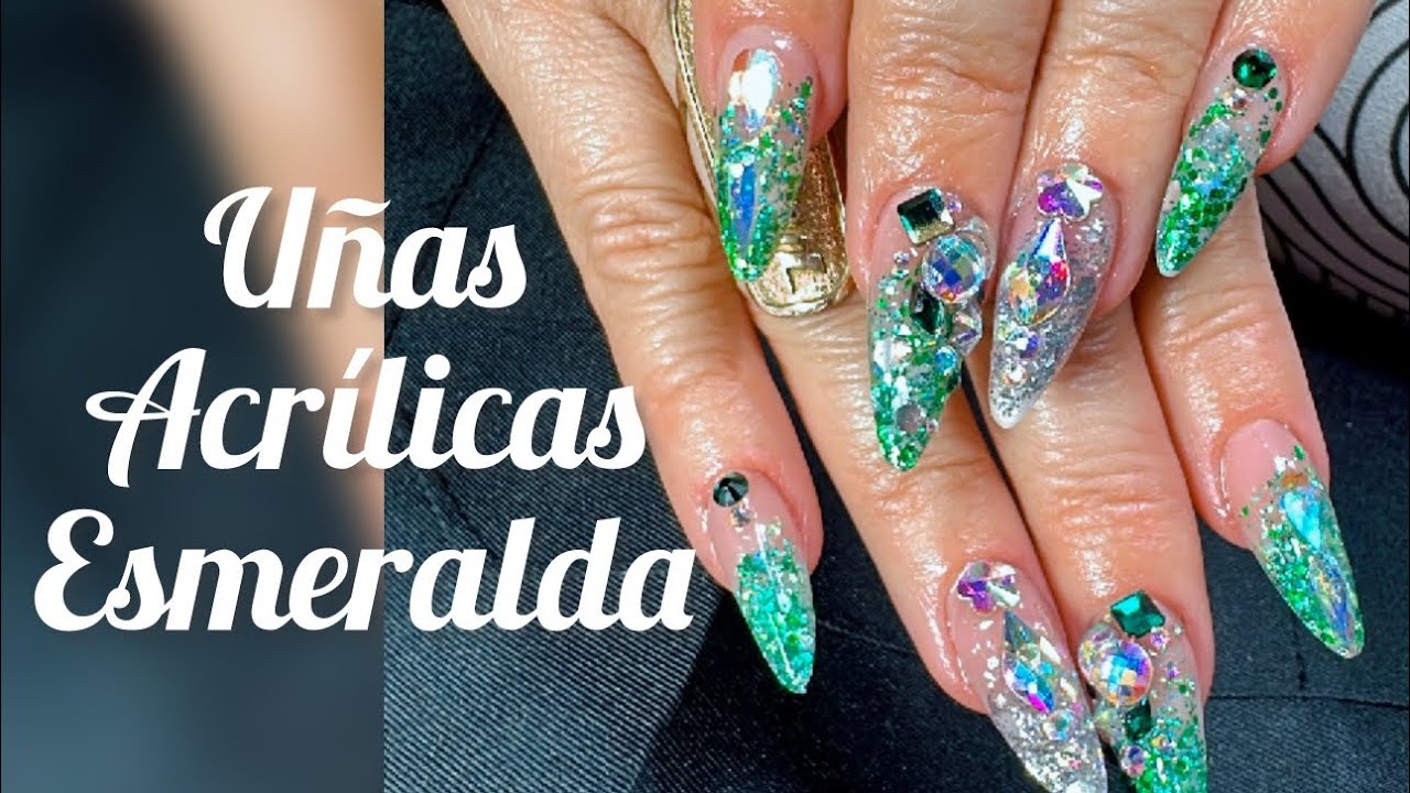 Uñas Color Esmeralda para Cumpleaños #nails #Almondnails