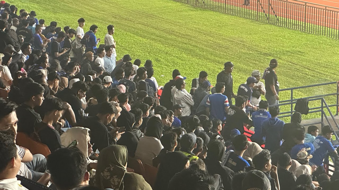 TERBAIK !! AREMANIA DATANG BERI DUKUNGAN LANGSUNG LANGSUNG KE JALAK HARUPAT LAWAN OXFORD UNITED