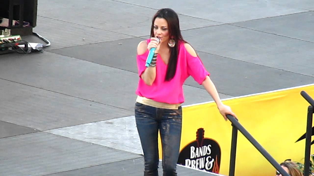 Sara Evans- Suds in the Bucket LIVE at SeaWorld