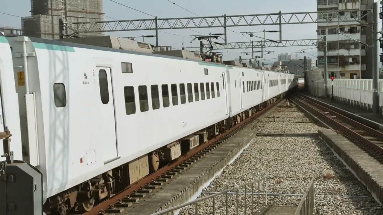2026.01.07 111次 新自強號 台中進站 (EMU3330)
