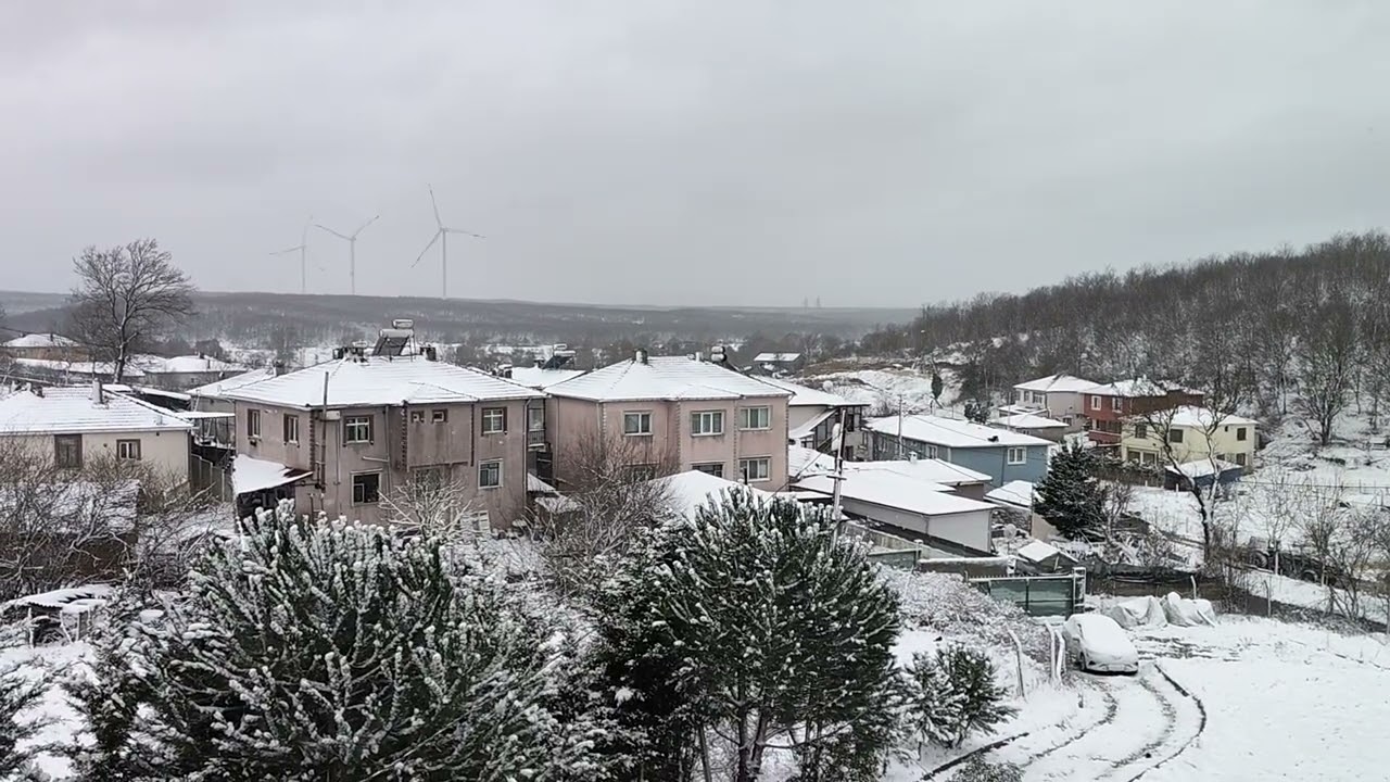 Kar Yağarken İstanbul’un Köyünde Sessiz Bir Manzara