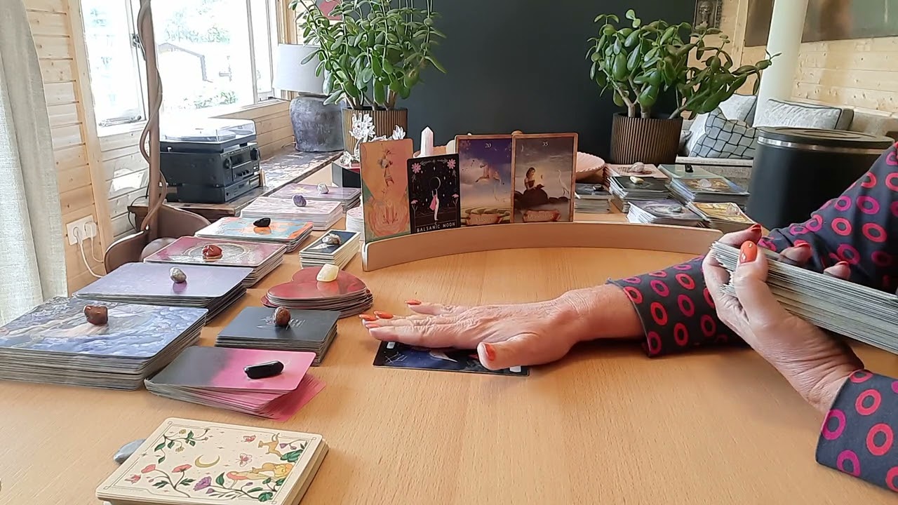 🐲🌷Dagboodschap 9 mei 2025✨Oordelen vanuit vroeger loslaten🍀liefde, bevrijding, stijgen, dansen!🌕🐉💫❤️