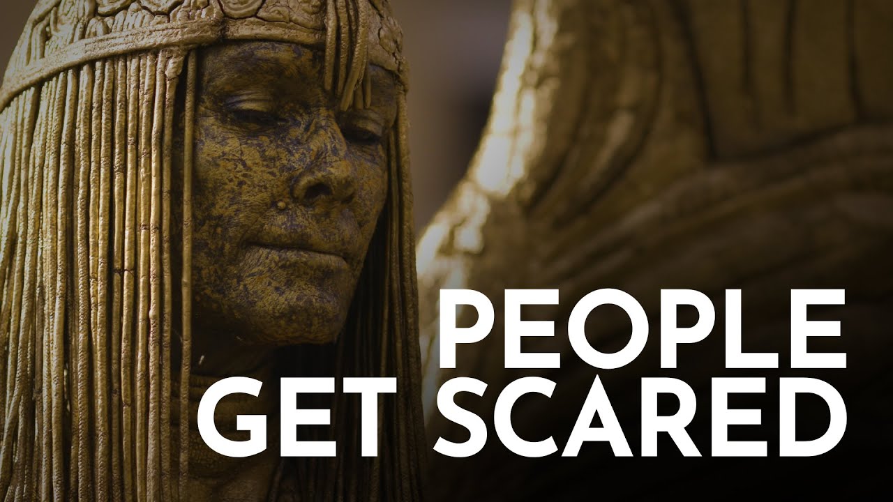 People Get Surprised | The Living Angel of Barcelona
