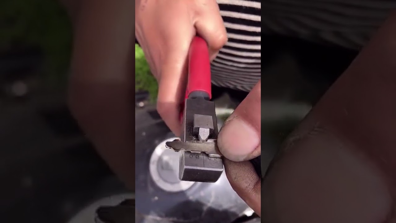 Incredible locksmith creating a motorcycle key in seconds