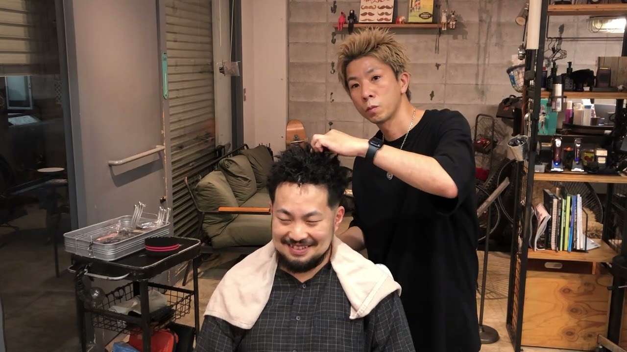 【スパイキーアフロ】営業終了後 スタッフ小林にアフロあてました！