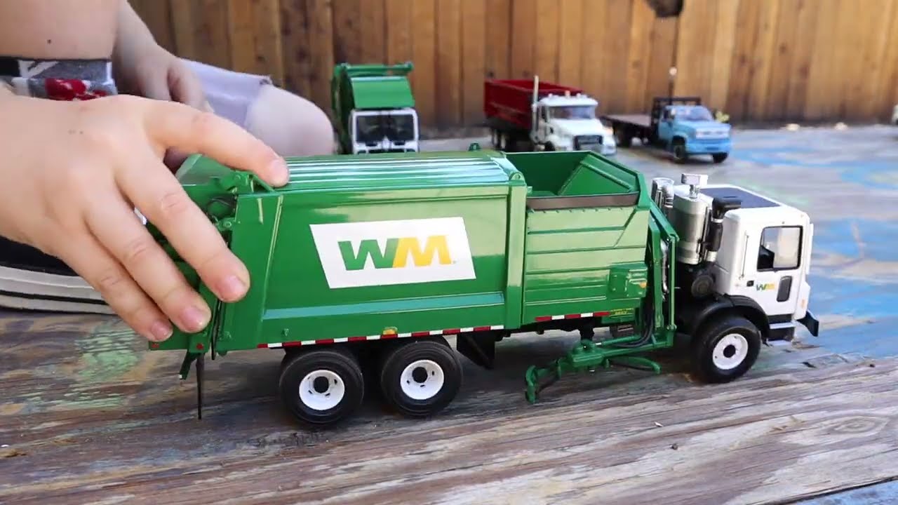 First Gear Garbage Trucks - Curotto Can Front Loader and Side Loader in Action