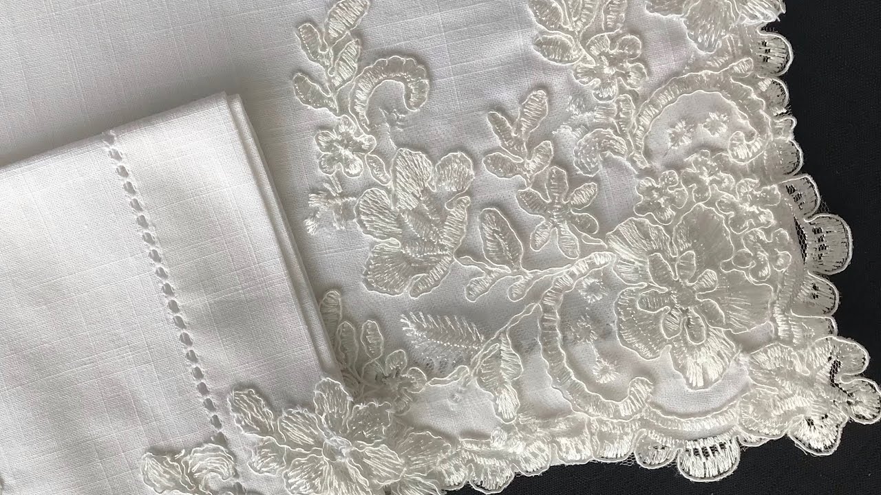 Guardanapo com Renda Aplicada #pontoajour #renda