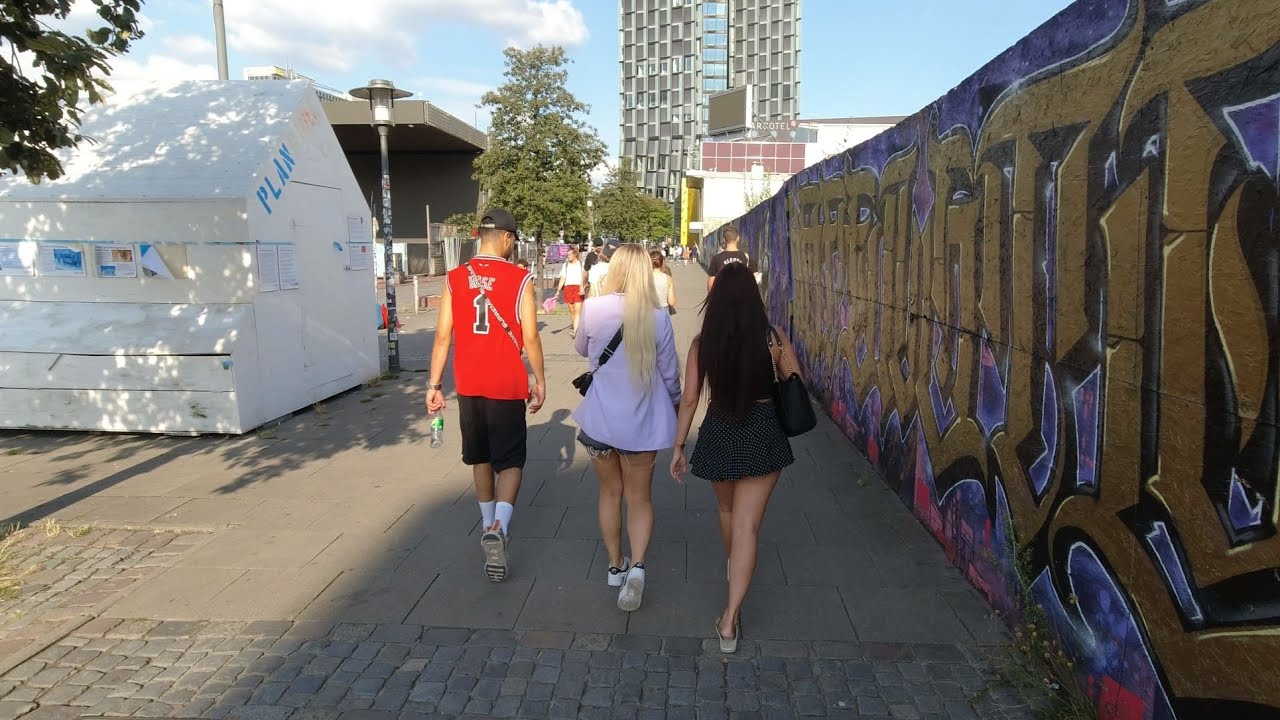 Relaxed Walking tour in Germany Hamburg St. Pauli - Reeperbahn - Red Light Street City Sounds - [4K]