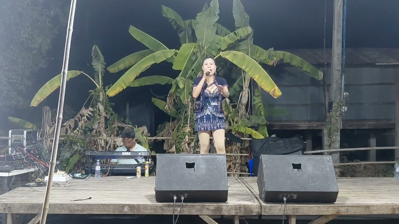 ลำประยุกต์ฮักแพง ไชยภักดิ์ ที่บ้านหนองขุ่น อำเภอเขื่องใน ติดต่องานแสดง0638147445 ผจก นัท