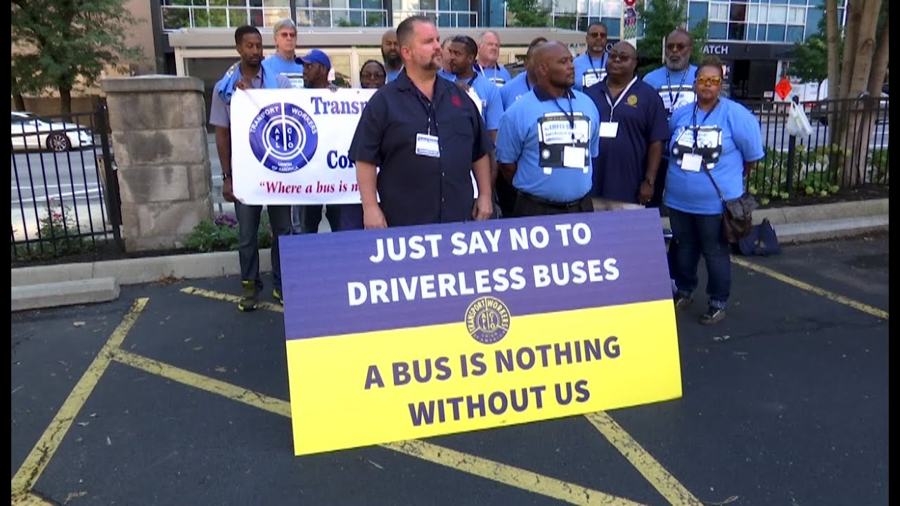 Bus drivers' union threatens strike over driverless buses