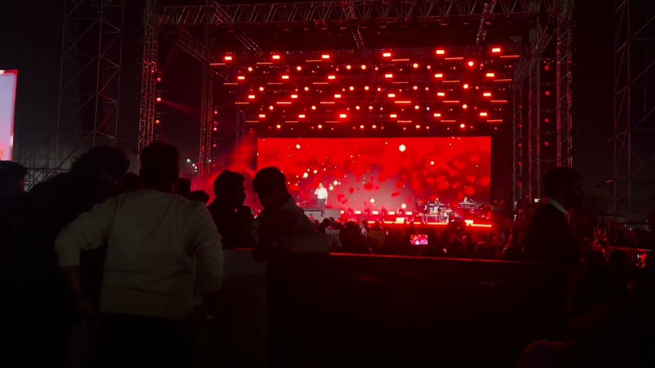 Abhi mujhme kahi Live concert