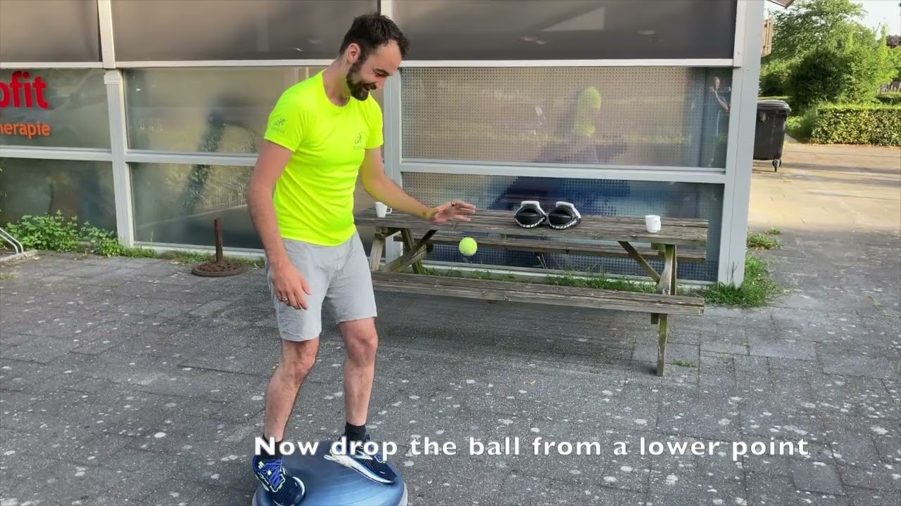 Shoulder exercise Bounce and switch feet #2