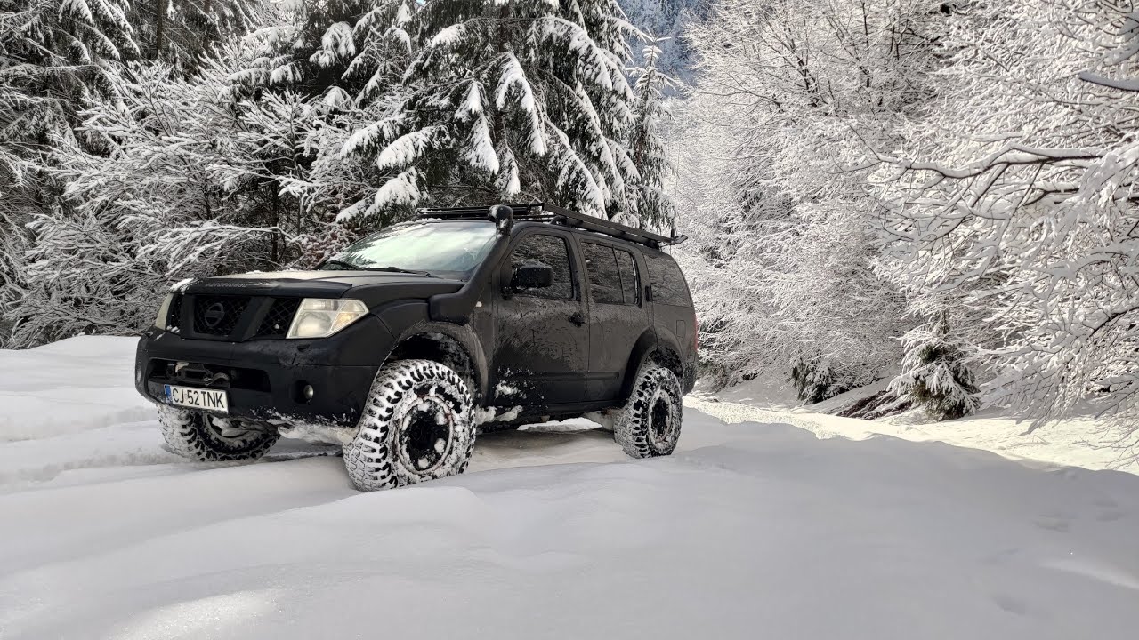 Nissan Pathfinder R51 vs Land Rover Discovery 2, #4x4 #offroad #snow, over 30° Climb + Flex Chalange