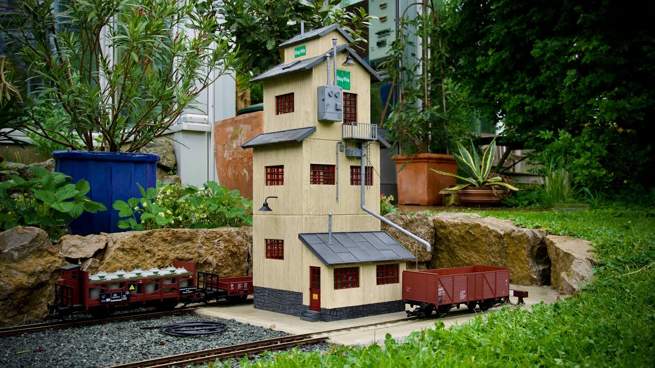 Grain storage unit and freight area