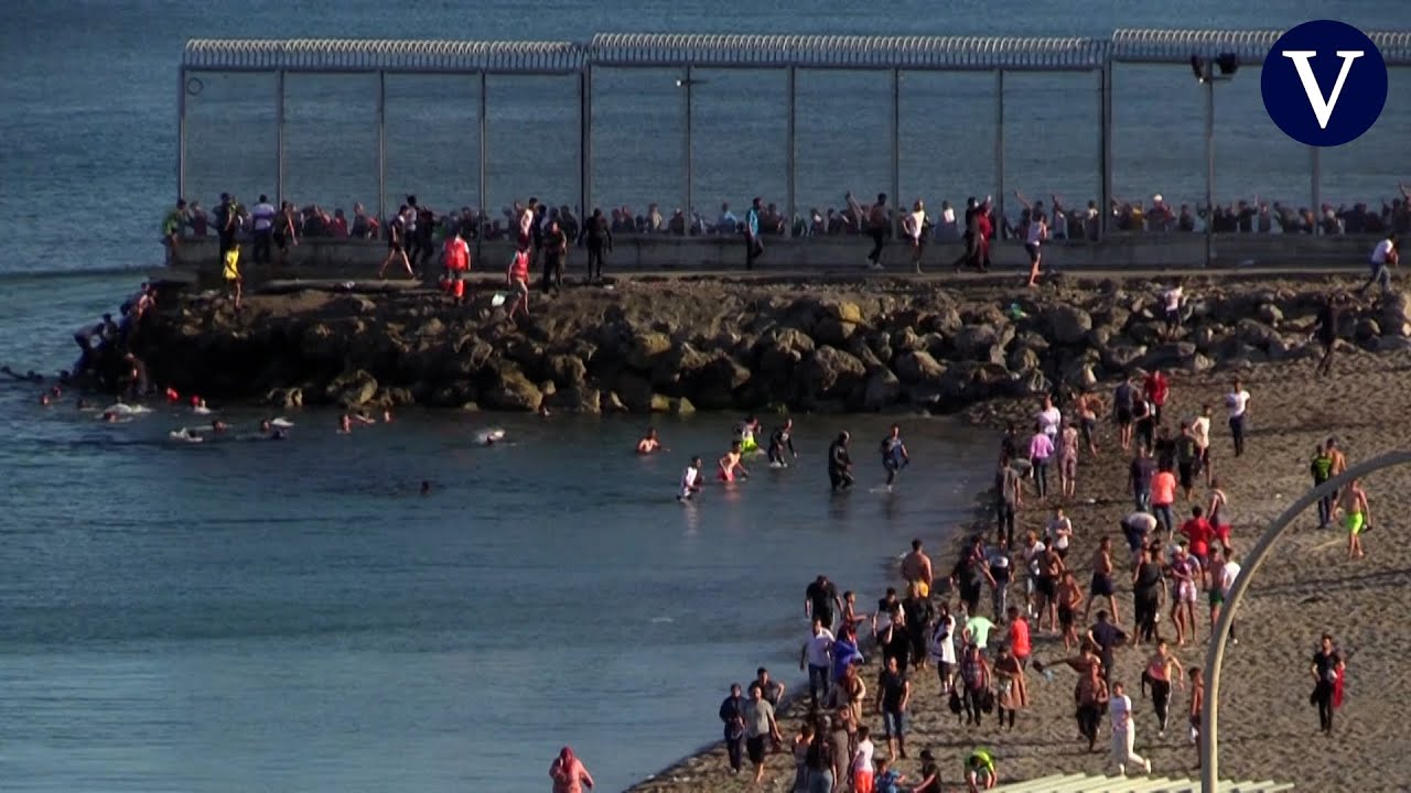 Entrada sin control de 5.000 inmigrantes en Ceuta, cientos a nado