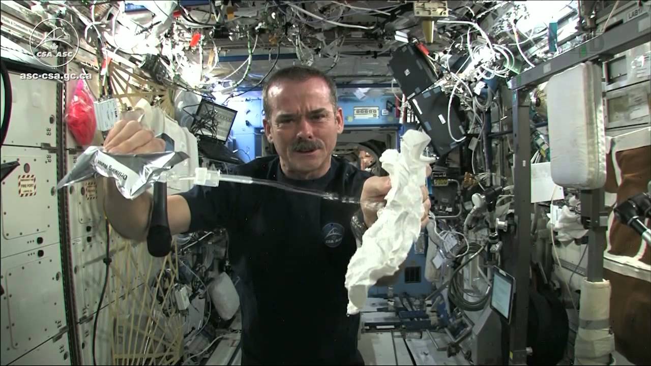 Essorage à bord de l'ISS -- à des fins scientifiques, bien entendu!