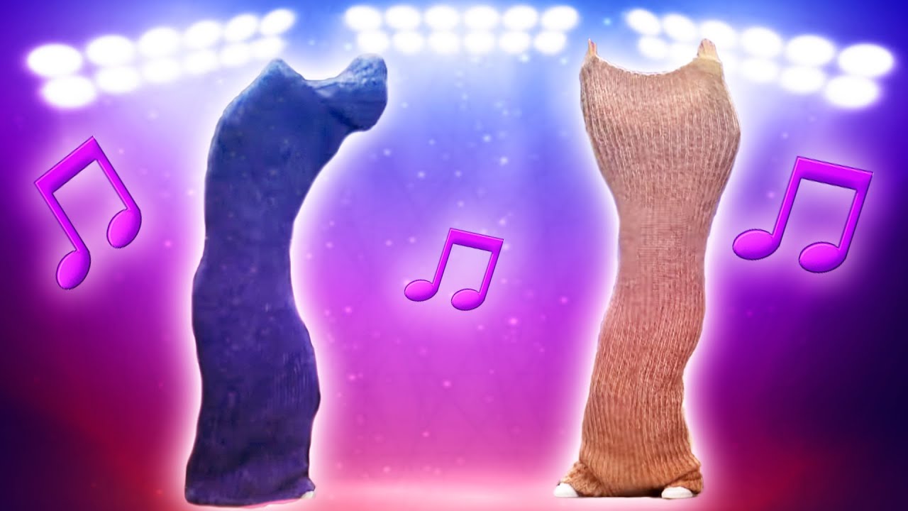 Simply Nailogical and Safiya Nygaard collab as GIANT SOCKS at their VidCon Q&A