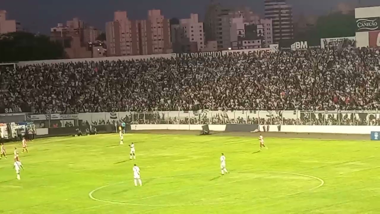 Torcida da Ponte Preta contra o Náutico, pela Série C 2025