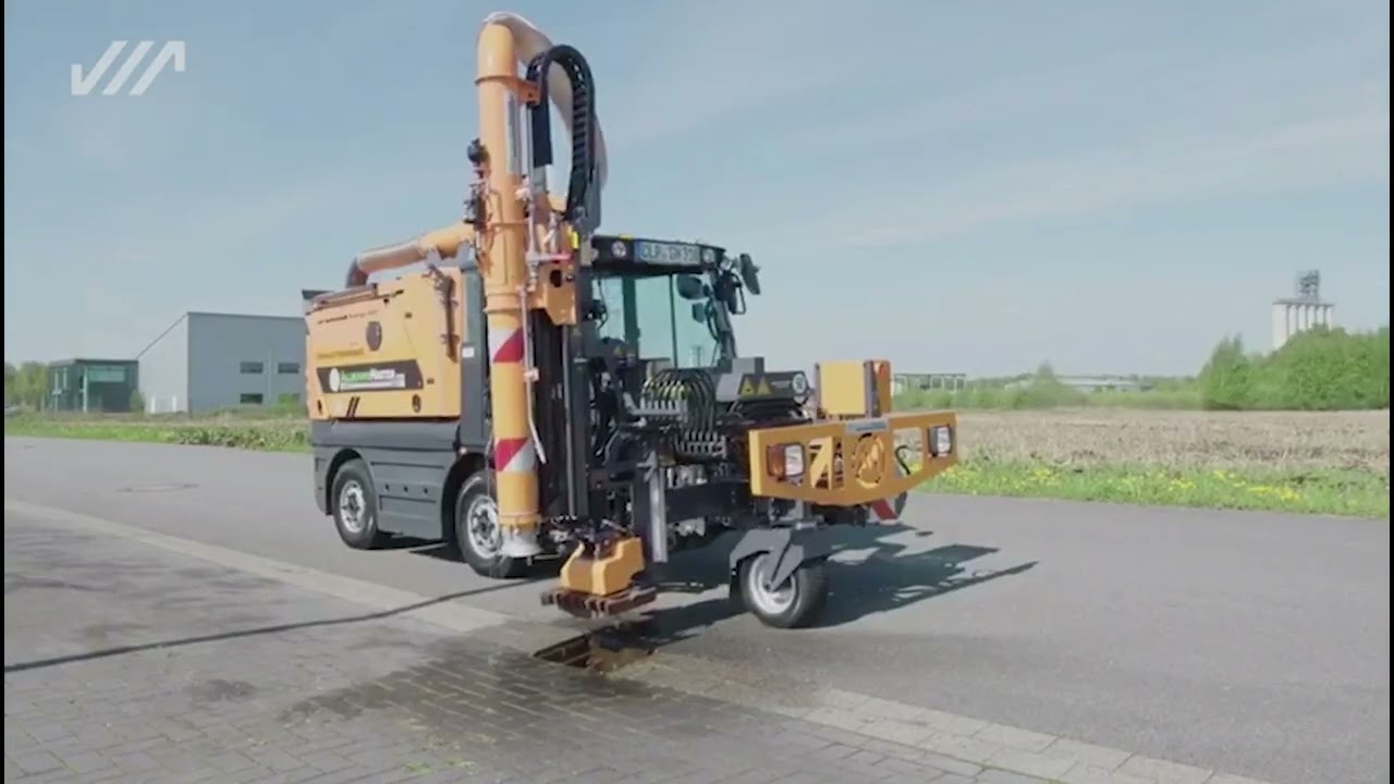 The innovative Gully Cleaner (SKR) on Schmidt Swingo 200+