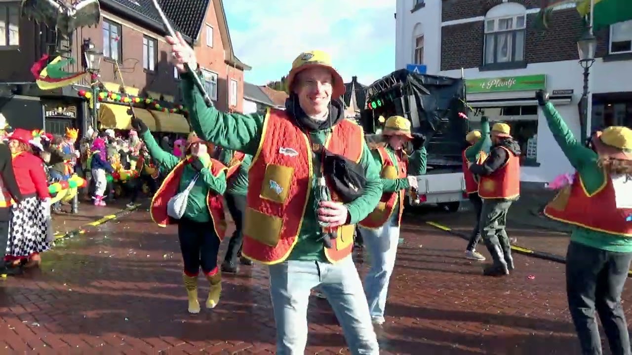 VV. De Uule  Awt-Gelaen: De Pap Mam en de Poete optoch