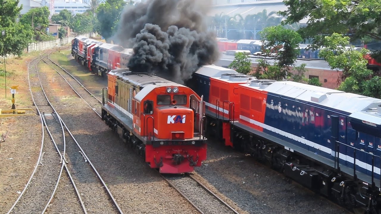 TURBO DIESEL !! LETUSAN DAHSYAT KOBONG TINGGI LOCOMOTIVE CC 201 SUMATERA