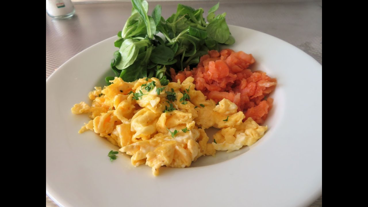 Paasontbijt Roerei met gerookte zalm