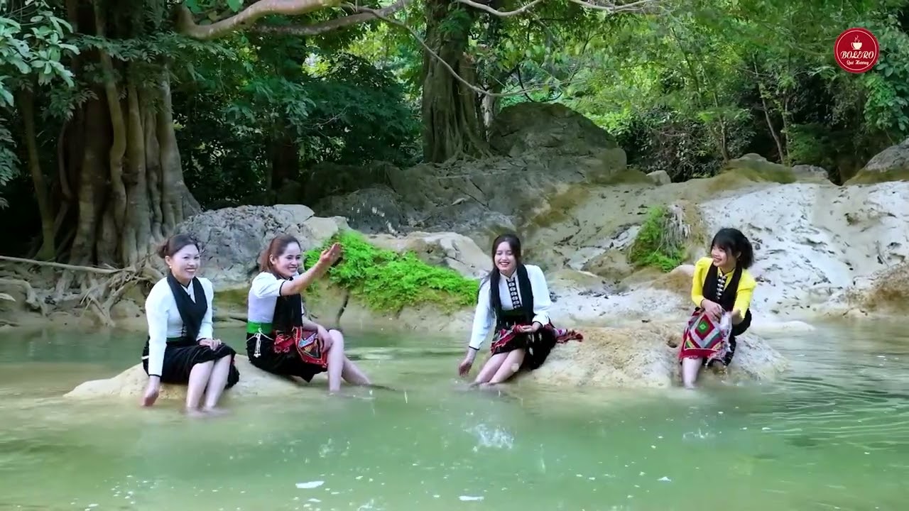 CHUYỆN TÌNH NÀNG TRINH NỮ TÊN THI  Lk Nhịp Điệu Cha Cha Bolero