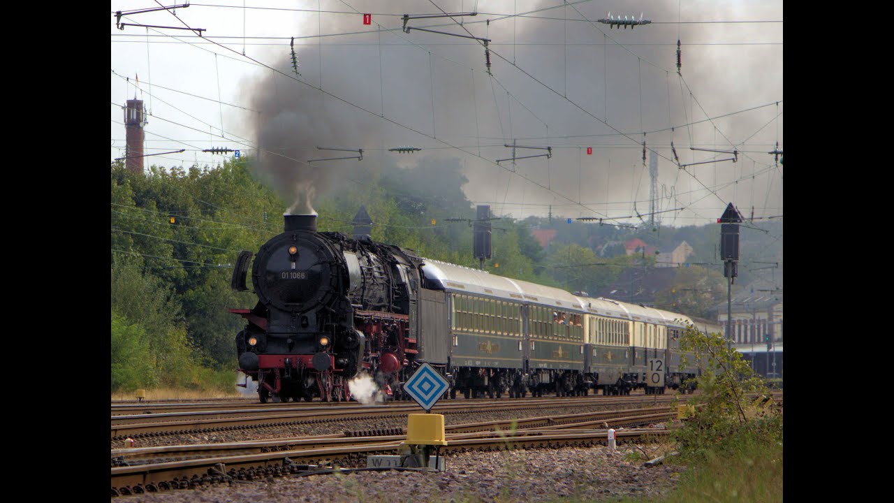 Dampflokomotive 01 1066 mit einem Saar - Stahl - Mosel Sonderzug