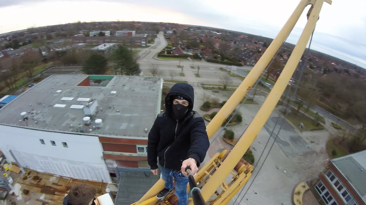 Climbing on a little crane [Roofing/Germany] | OnTheTop