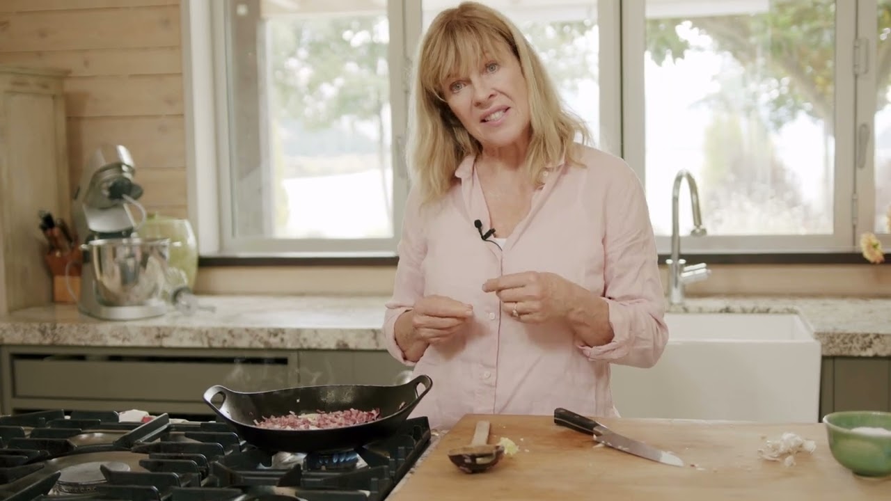 Learn how to make a Simple Sugo with Annabel Langbein