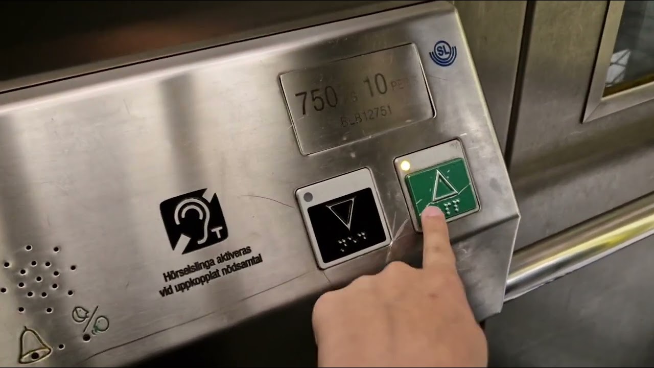 R.I.P! Hissmontering elevator @ Blackeberg subway station, Stockholm, Sweden